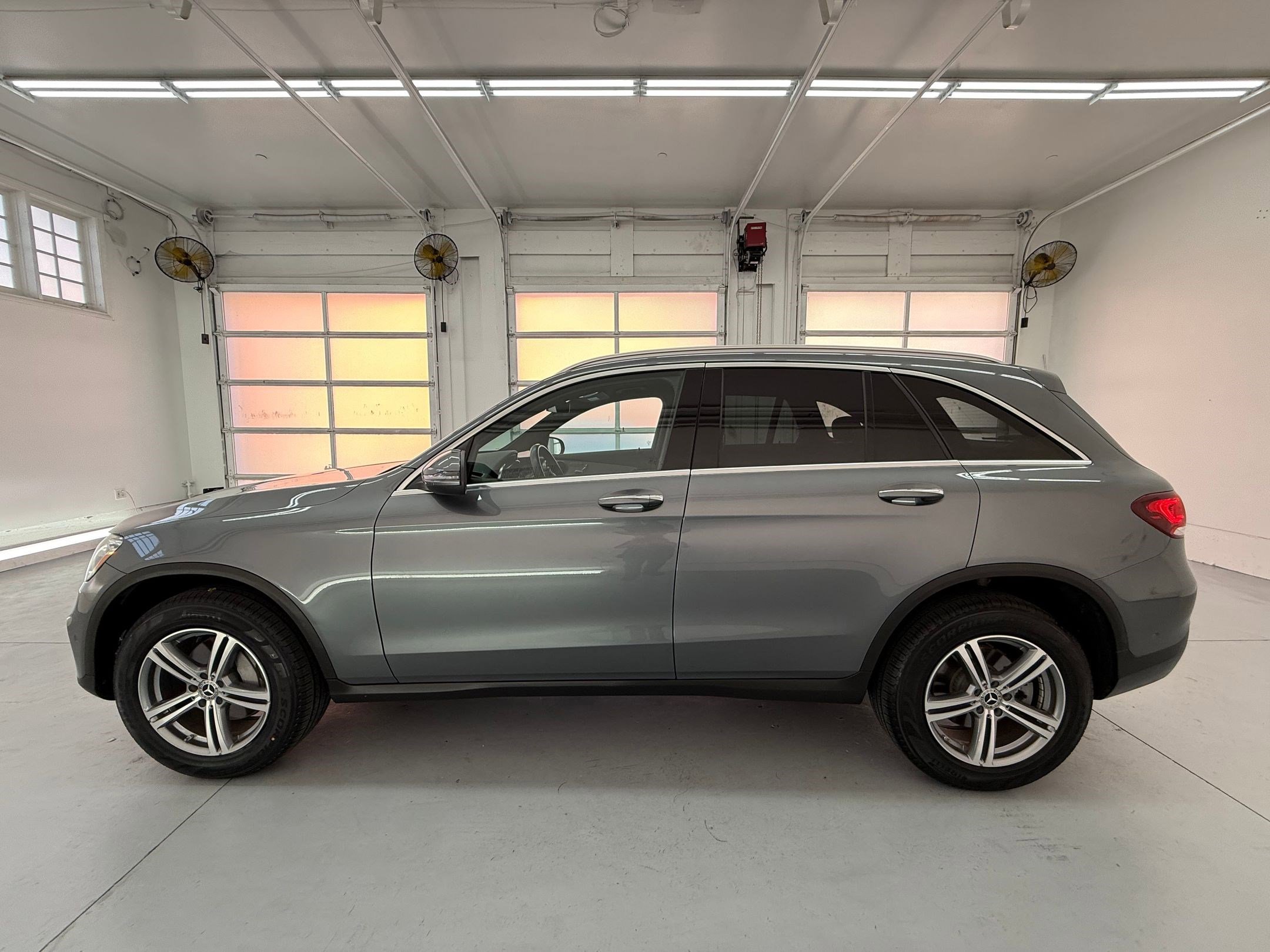 2022 Mercedes Benz GLC 300 photo 2