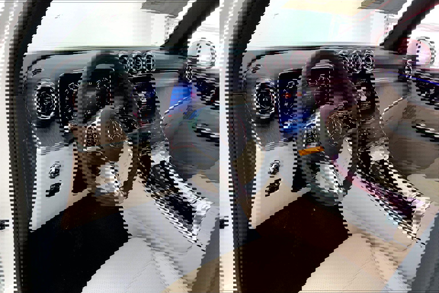 2025 Mercedes Benz GLC 300 photo 4