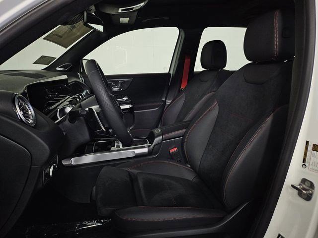 2025 Mercedes Benz GLB AMG 35 4MATIC photo 3