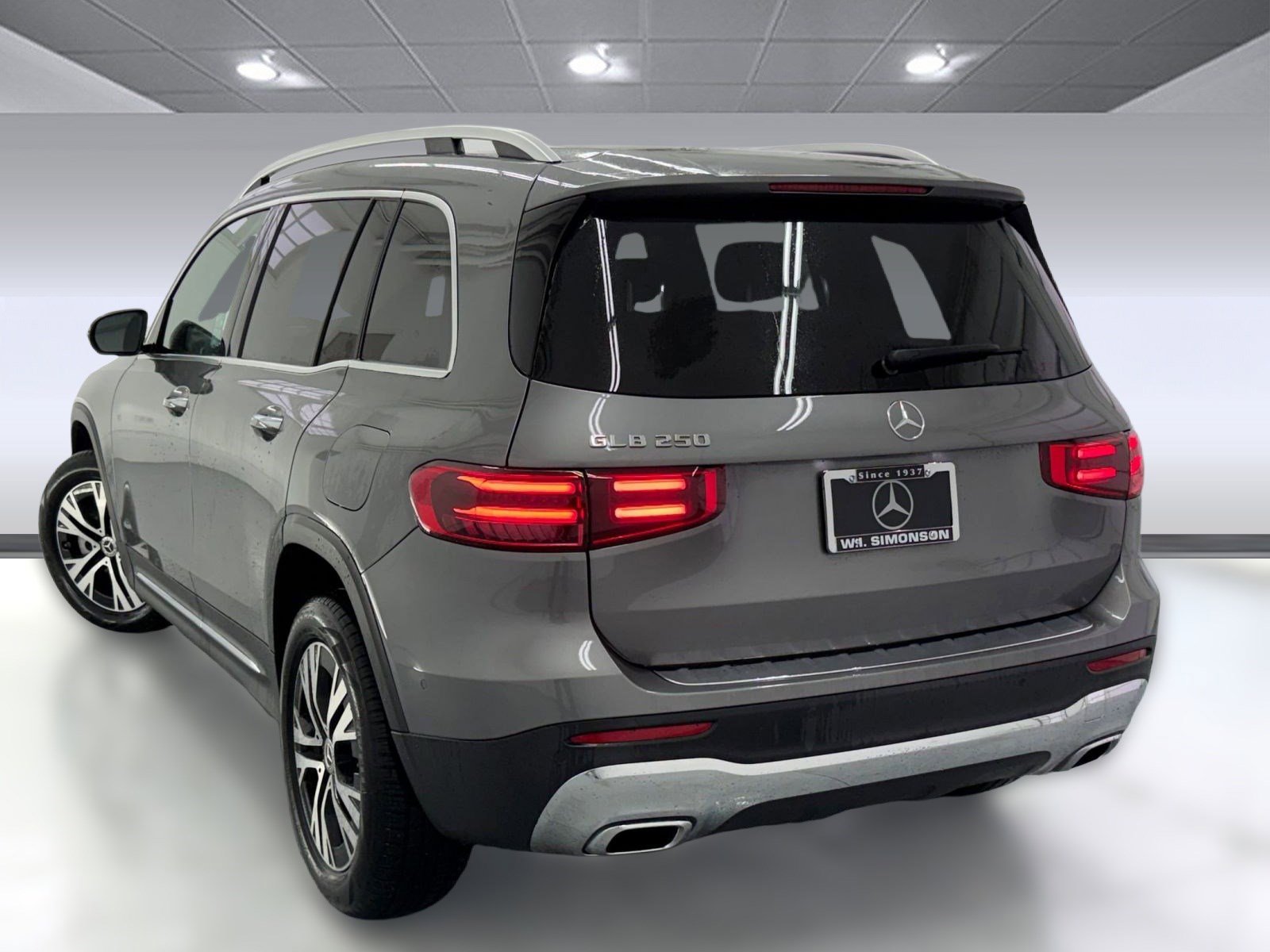 2026 Mercedes Benz GLB 250 photo 2