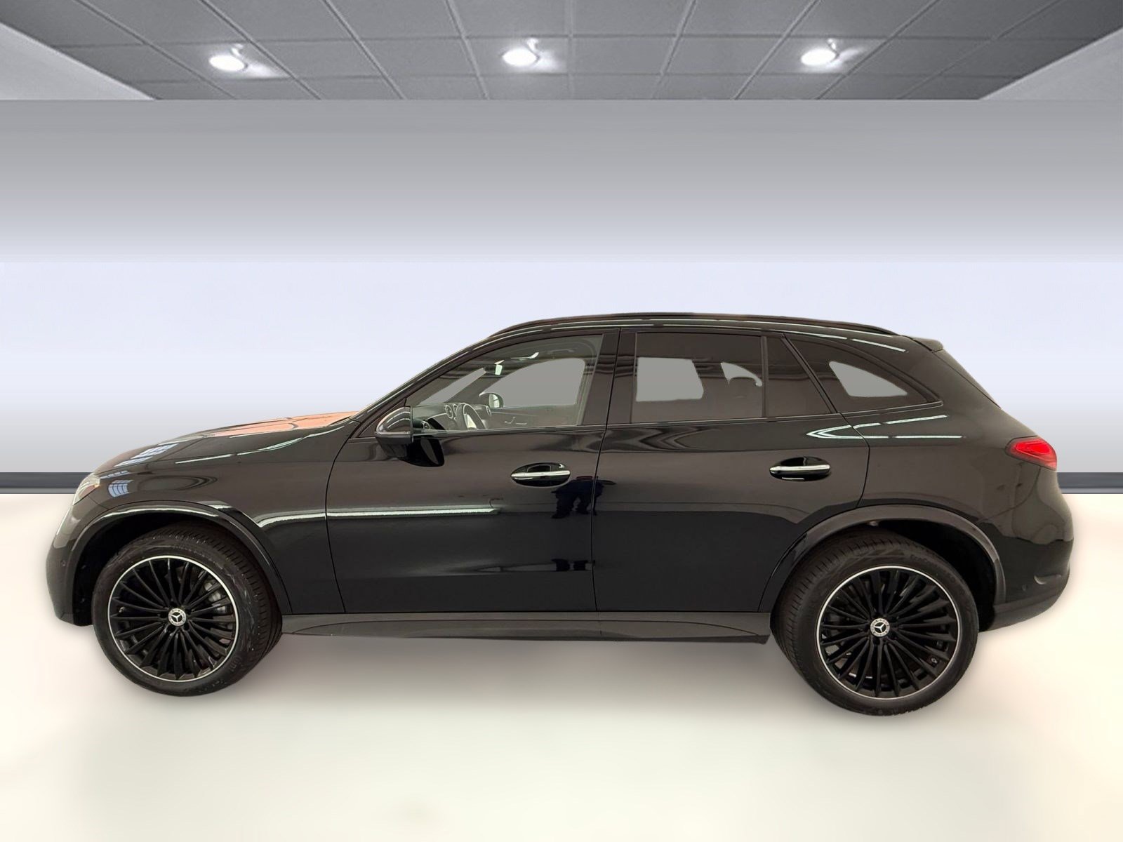 2024 Mercedes Benz GLC 300 photo 2