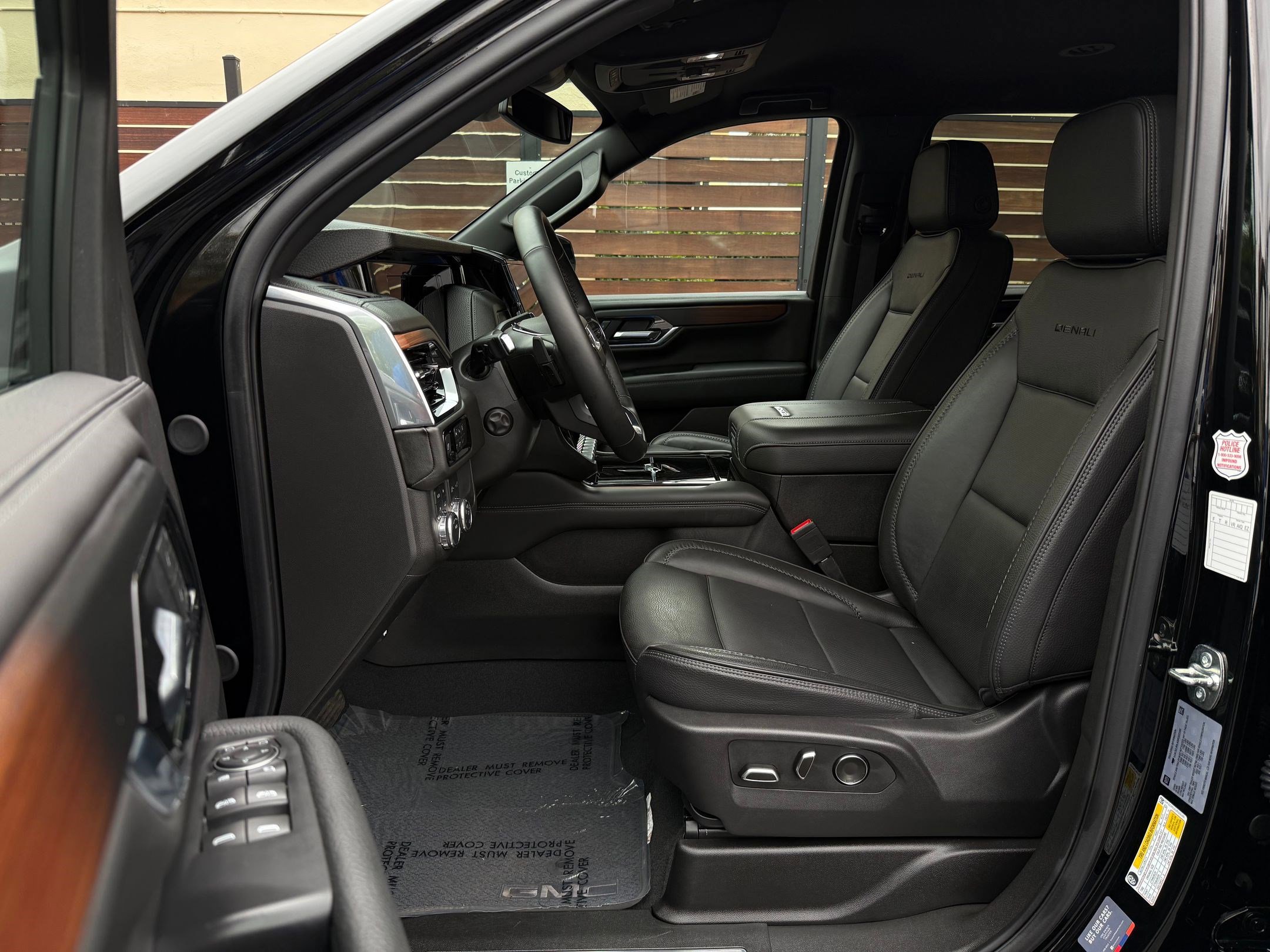 2025 GMC Yukon XL Denali photo 5
