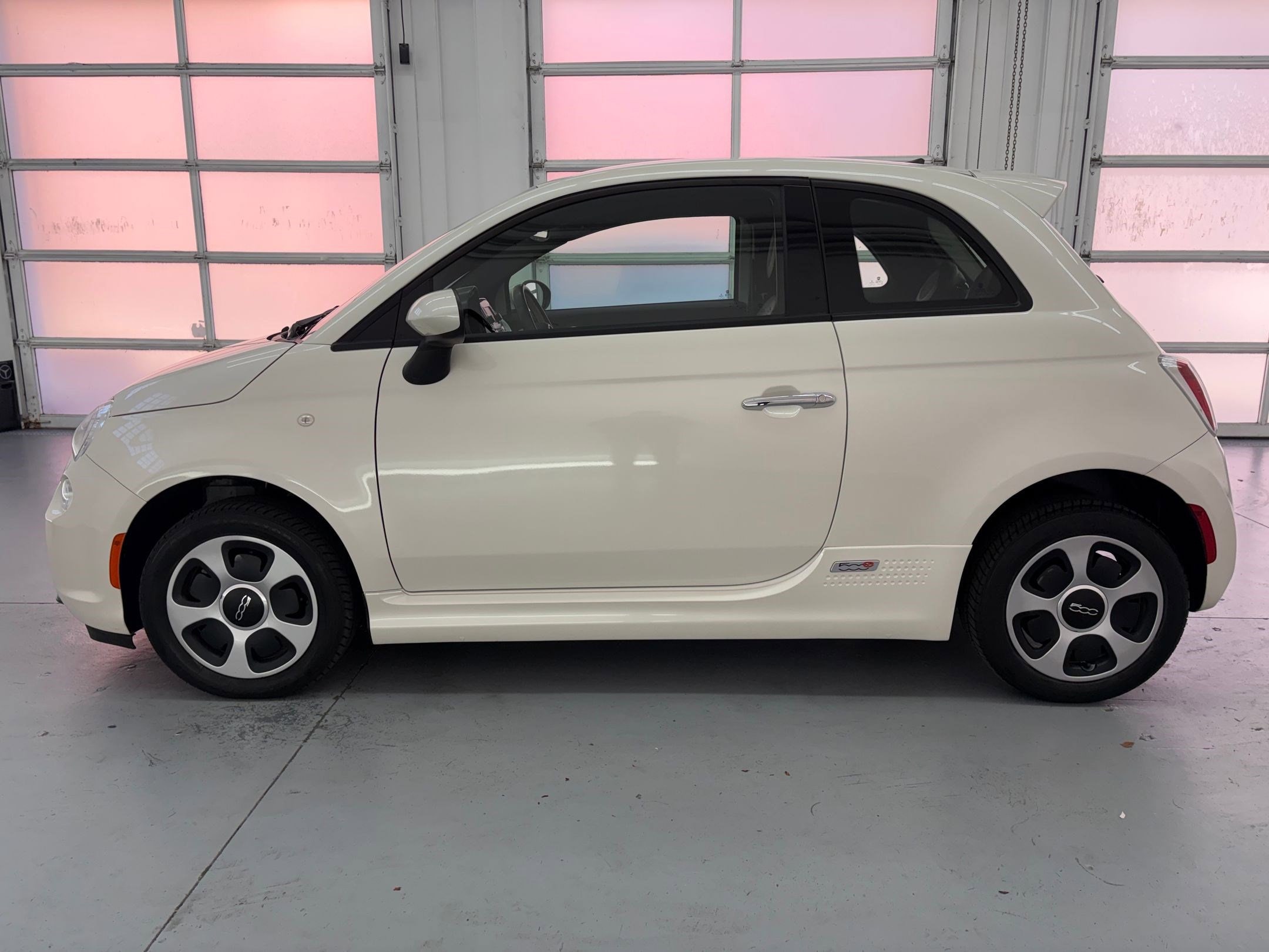 Used 2018 FIAT 500e Battery Electric with VIN 3C3CFFGE4JT466782 for sale in Santa Monica, CA