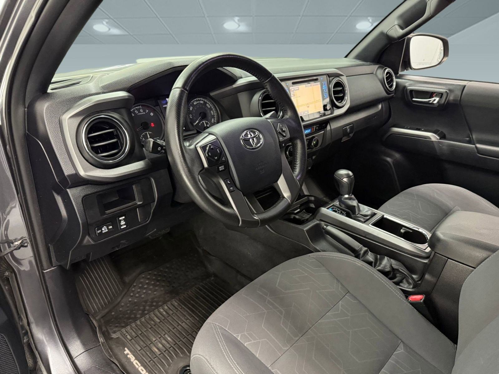 2016 Toyota Tacoma TRD photo 4