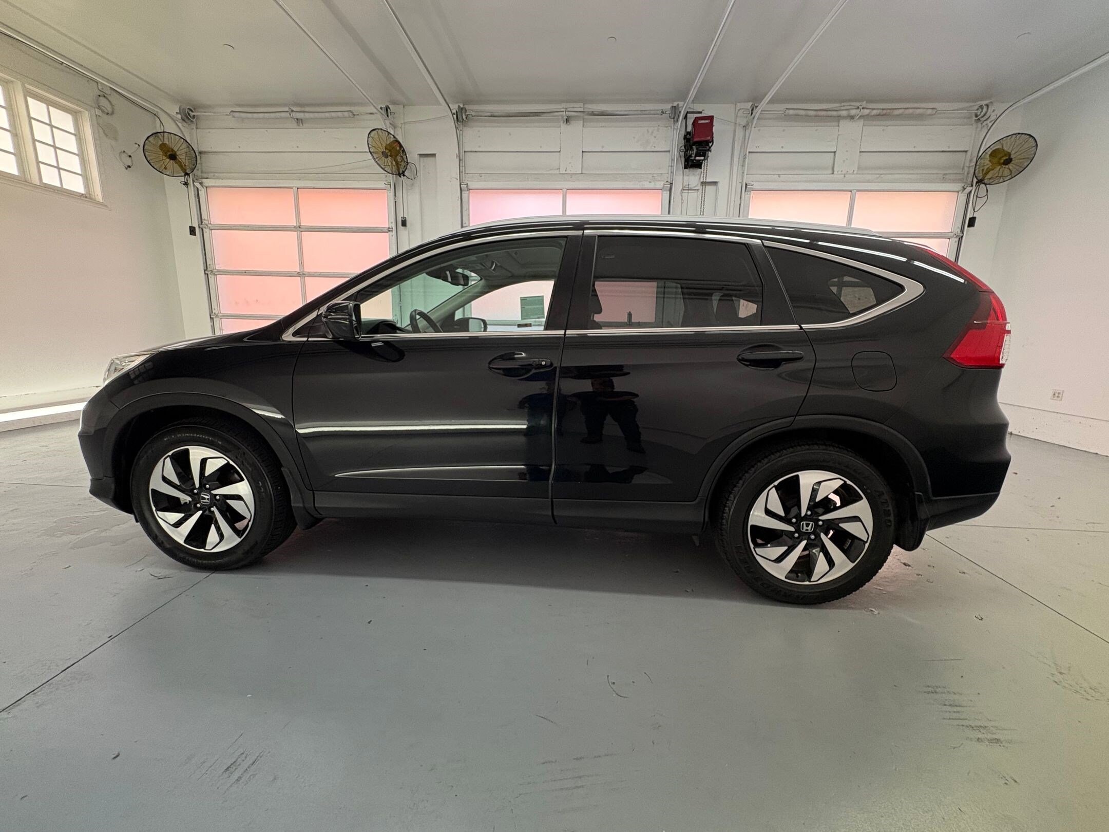 2016 Honda CR-V Touring photo 2