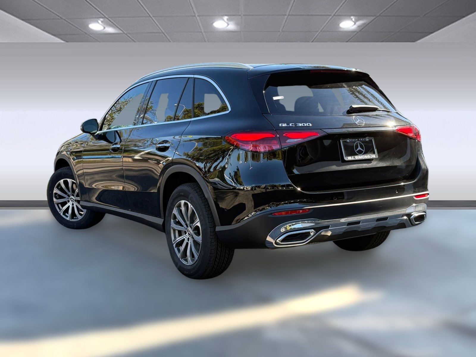 2025 Mercedes Benz GLC 300 photo 2