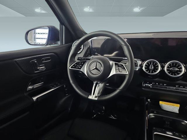 2025 Mercedes Benz GLB 250 4MATIC photo 2