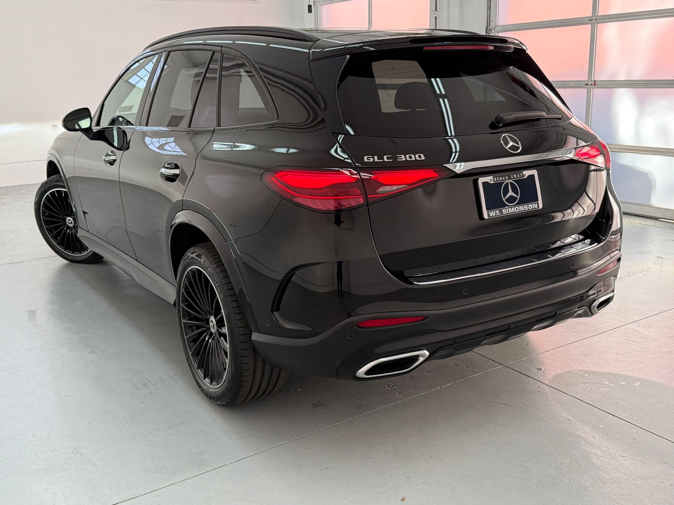 2024 Mercedes Benz GLC 300 photo 2