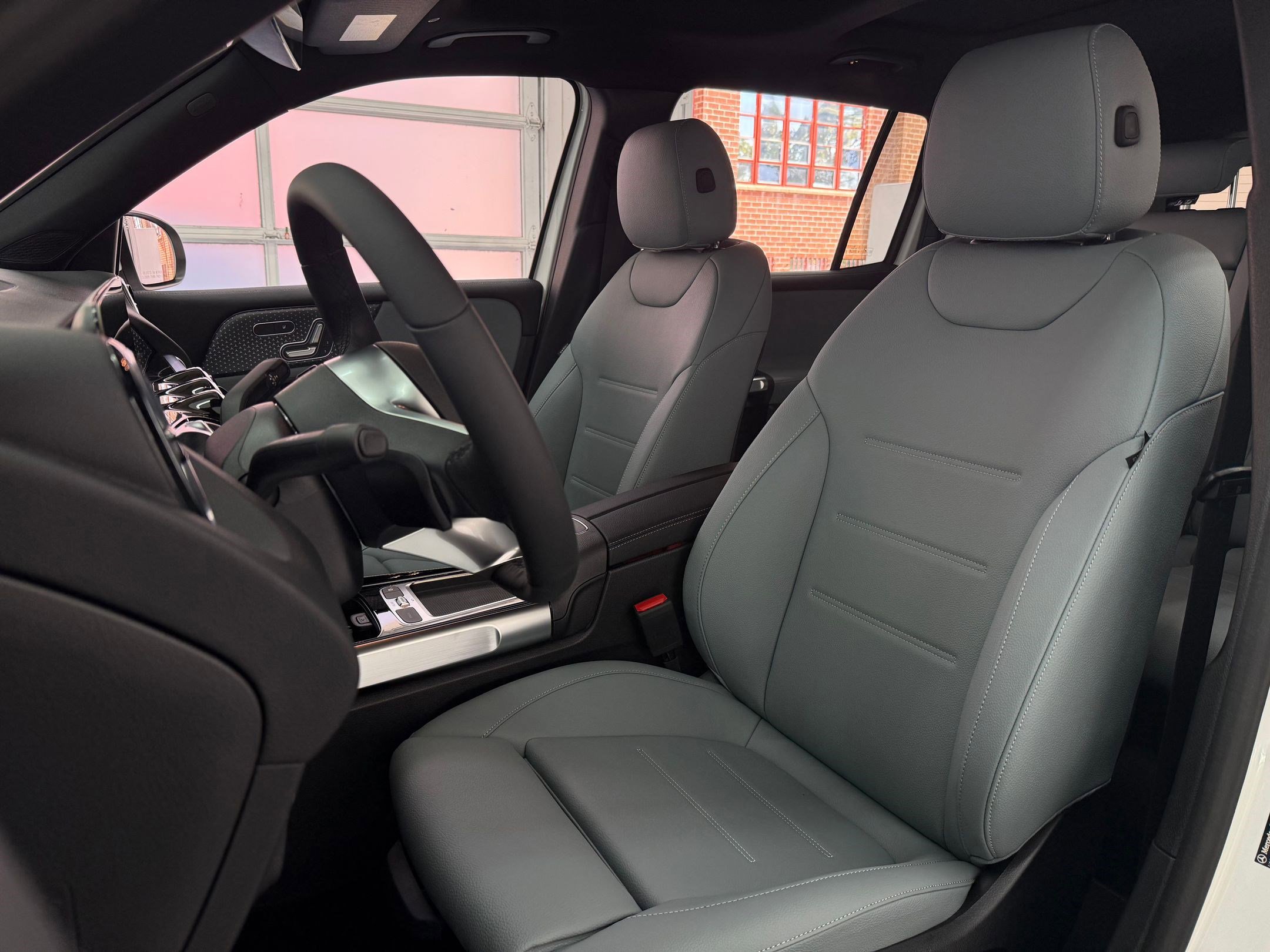 2026 Mercedes Benz GLB 250 photo 4