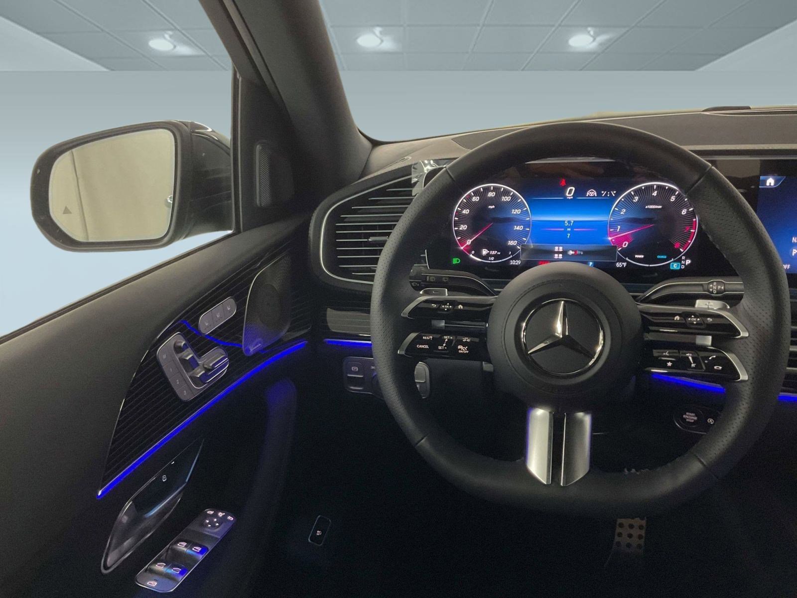 2025 Mercedes Benz GLS 580 4MATIC photo 3