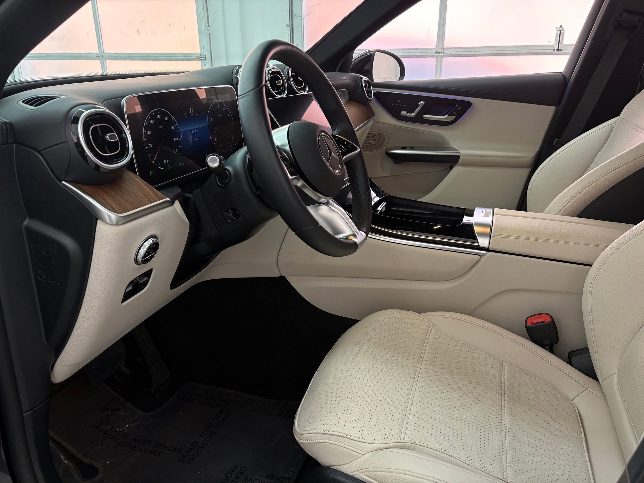 2024 Mercedes Benz GLC 300 photo 4