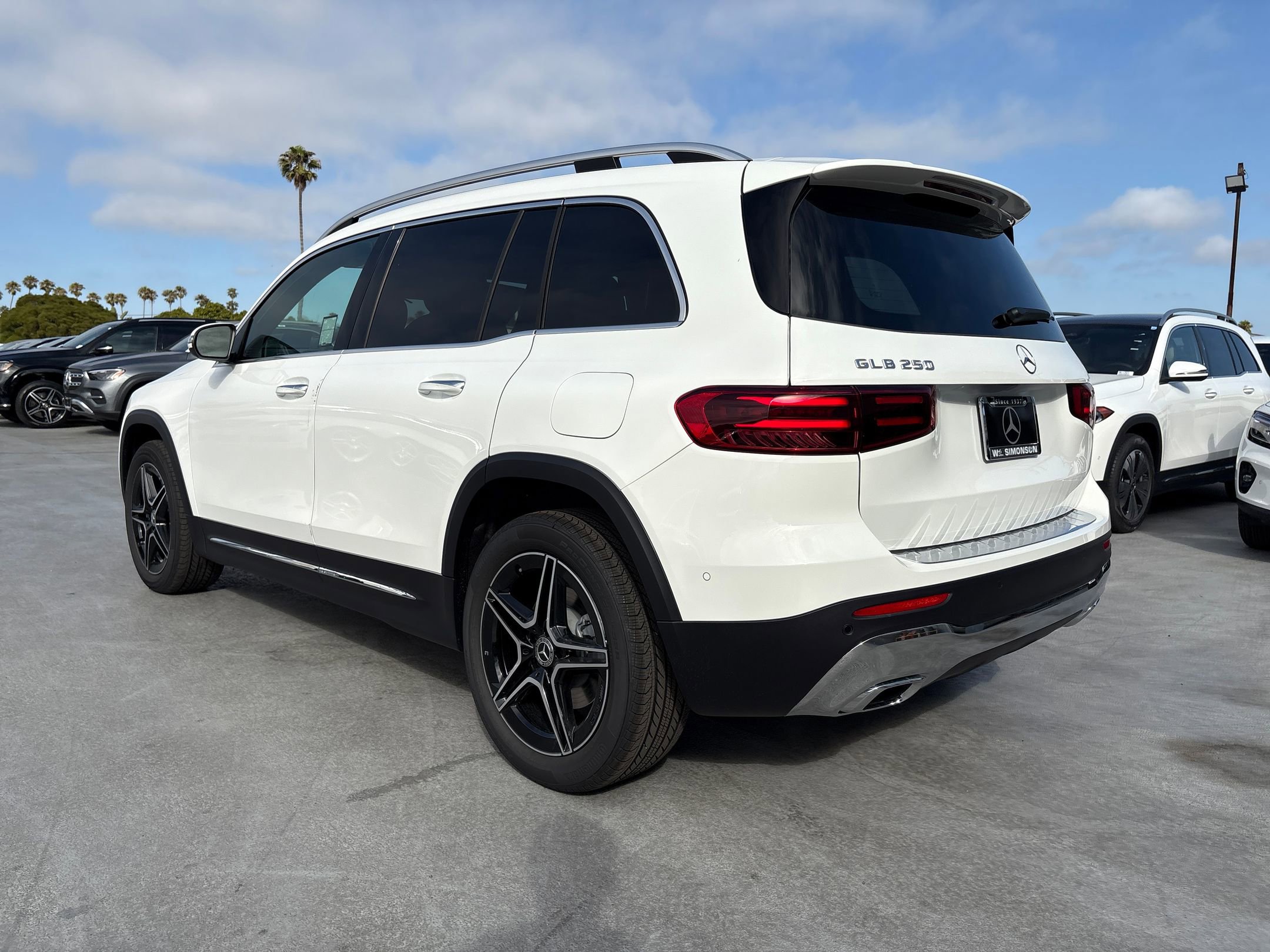 2026 Mercedes Benz GLB 250 photo 2
