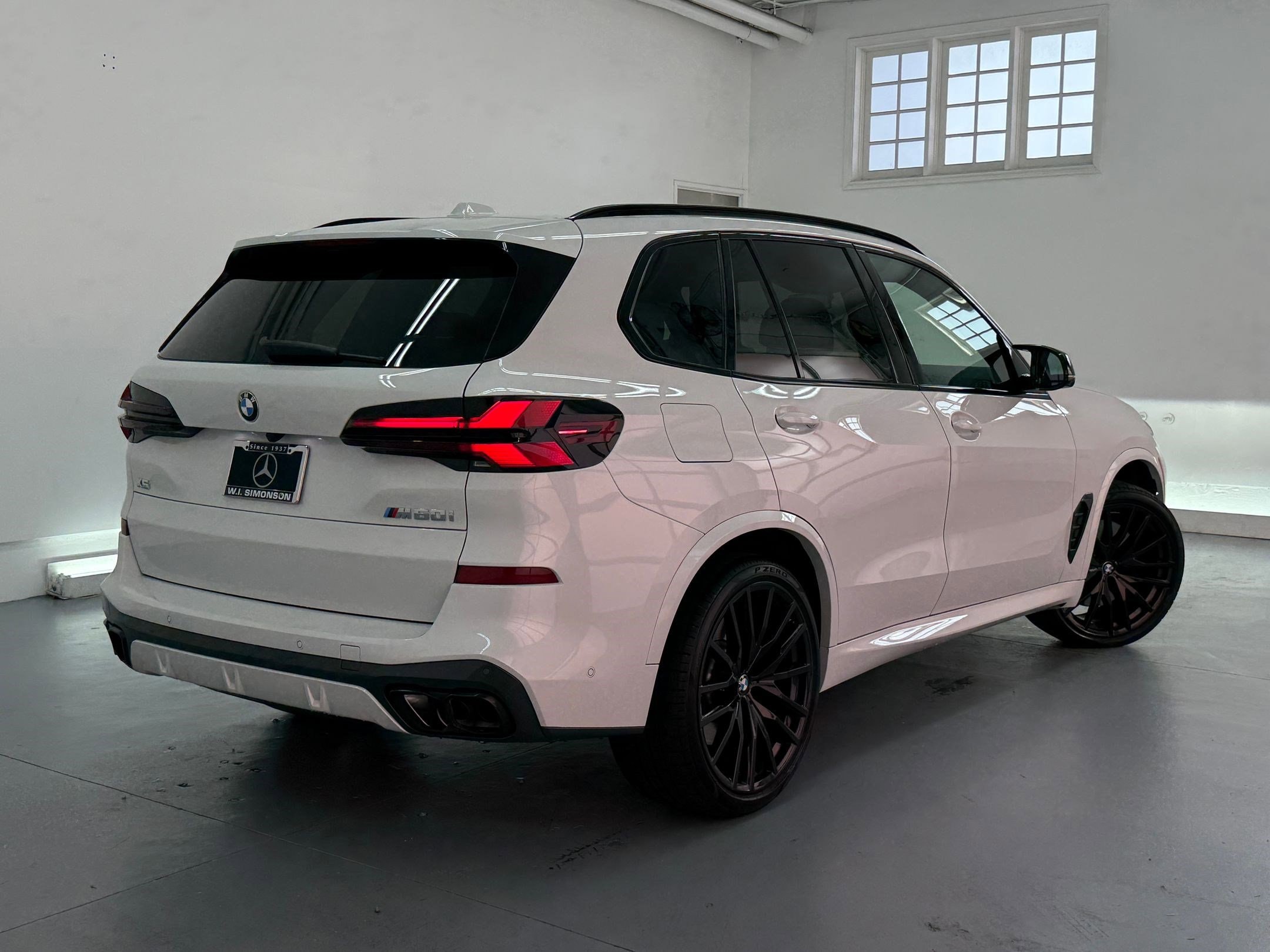 2025 BMW X5 M60i photo 3