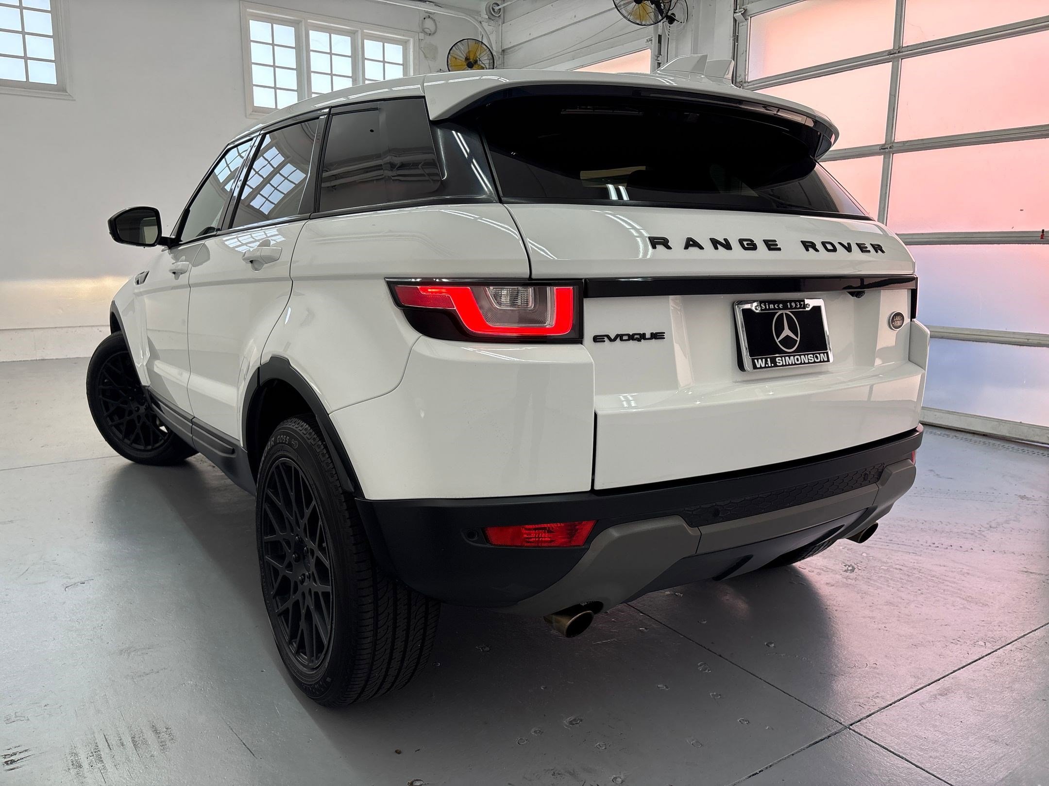 2017 Land Rover Range Rover Evoque SE photo 2