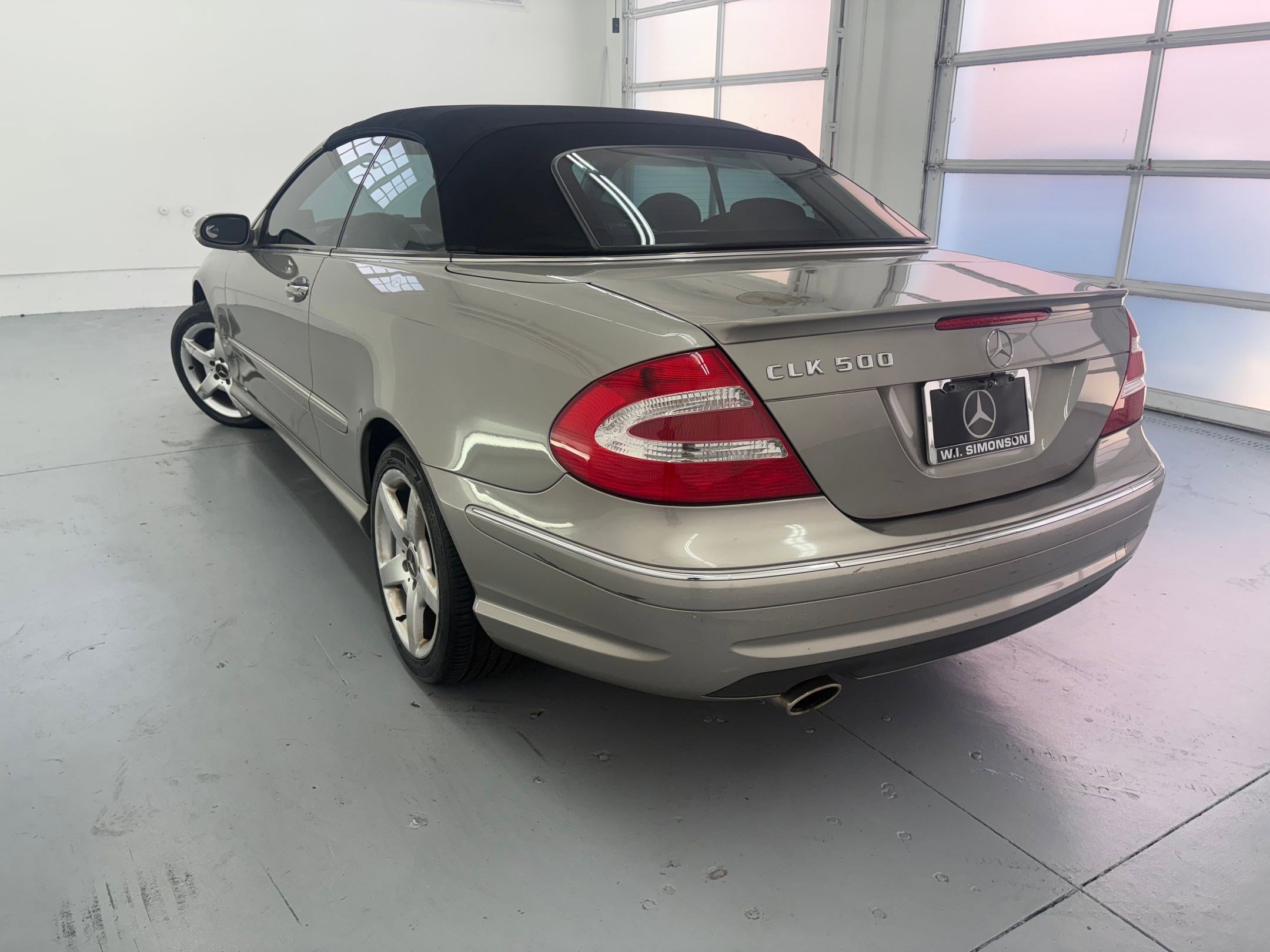 2005 Mercedes Benz CLK photo 3