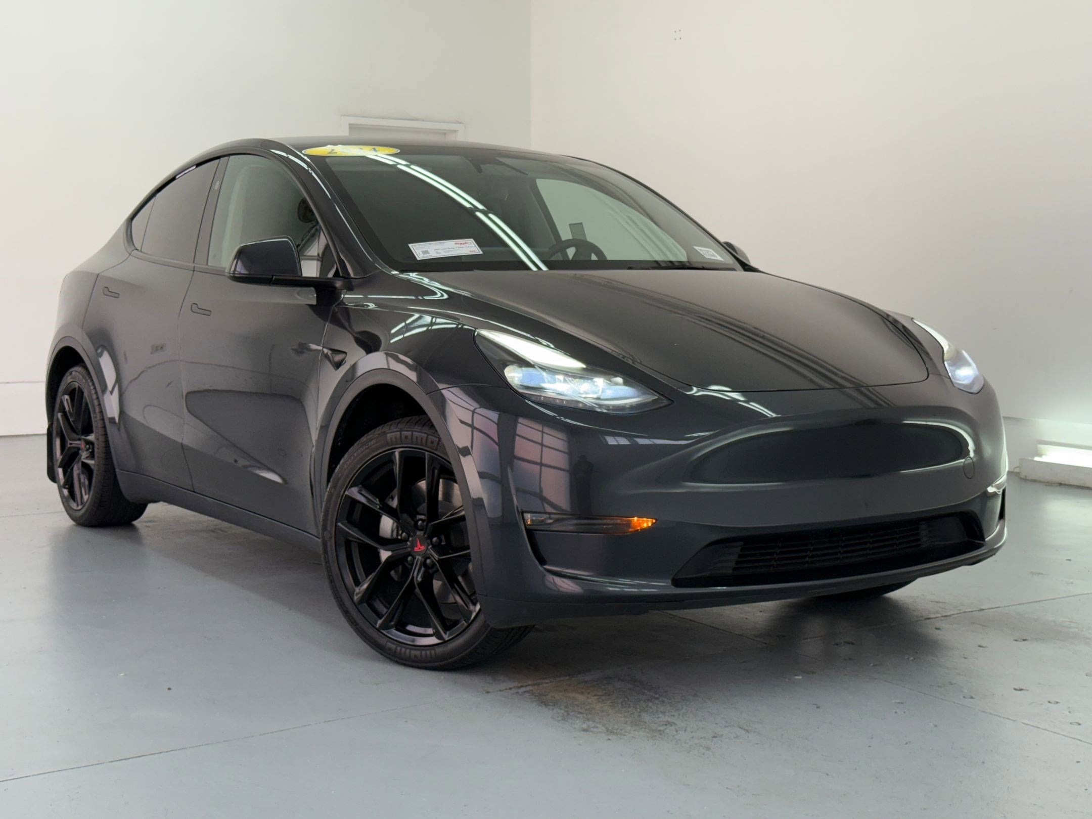 2024 Tesla Model Y RWD *Ltd Avail* photo 5