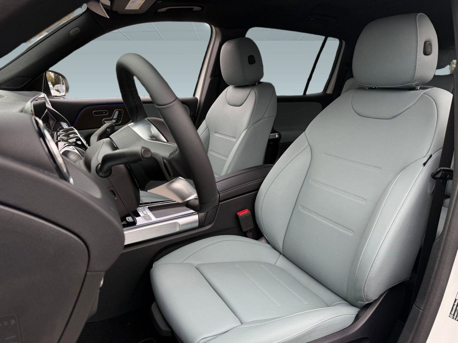 2026 Mercedes Benz GLB 250 photo 4