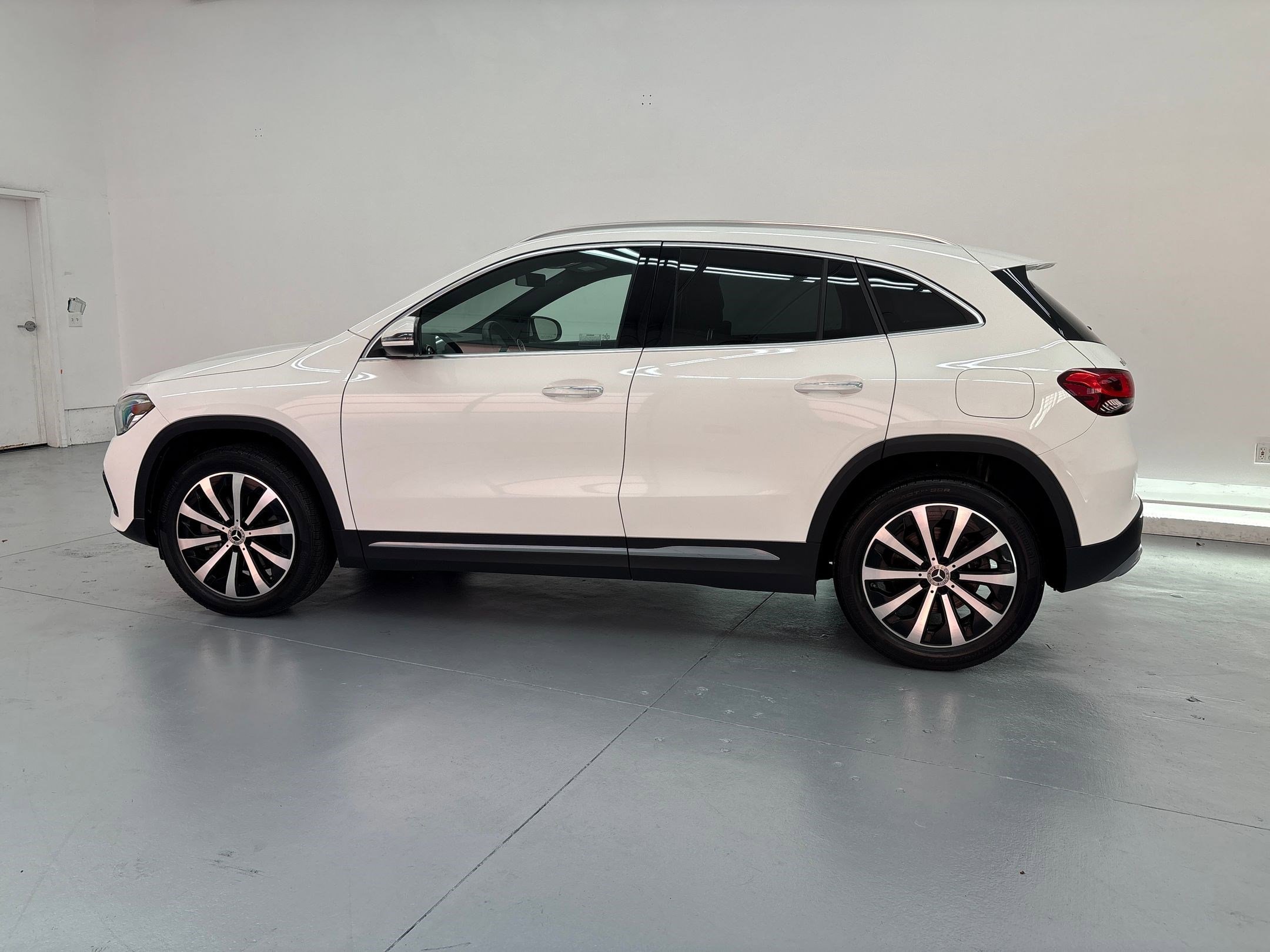 2023 Mercedes Benz GLA 250 photo 2