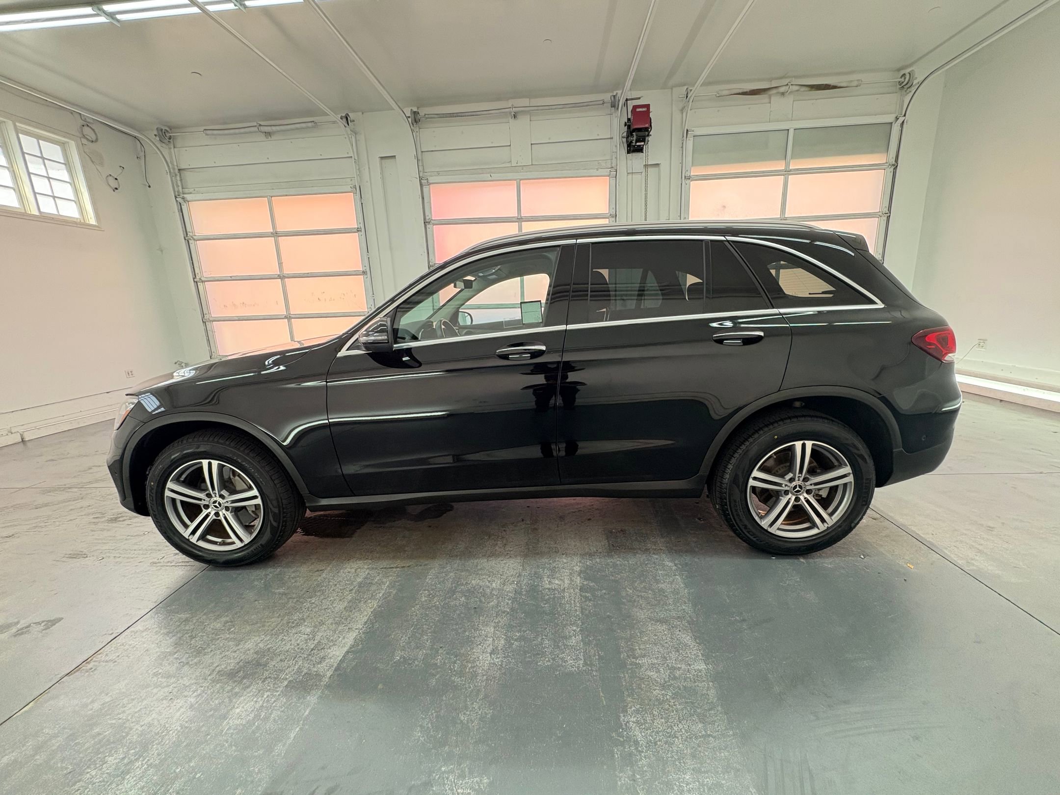 2022 Mercedes Benz GLC 300 photo 2