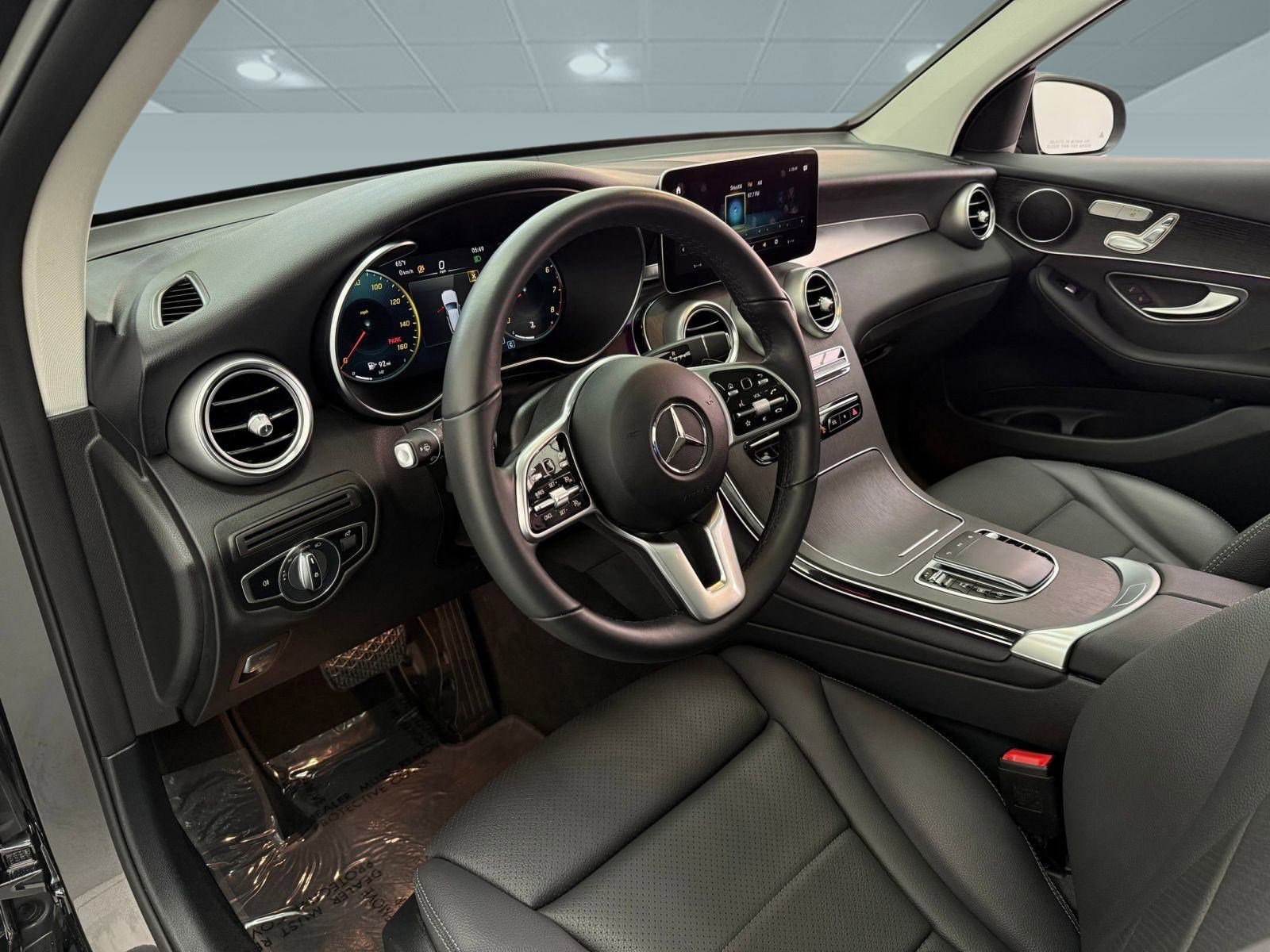 2022 Mercedes Benz GLC 300 photo 3