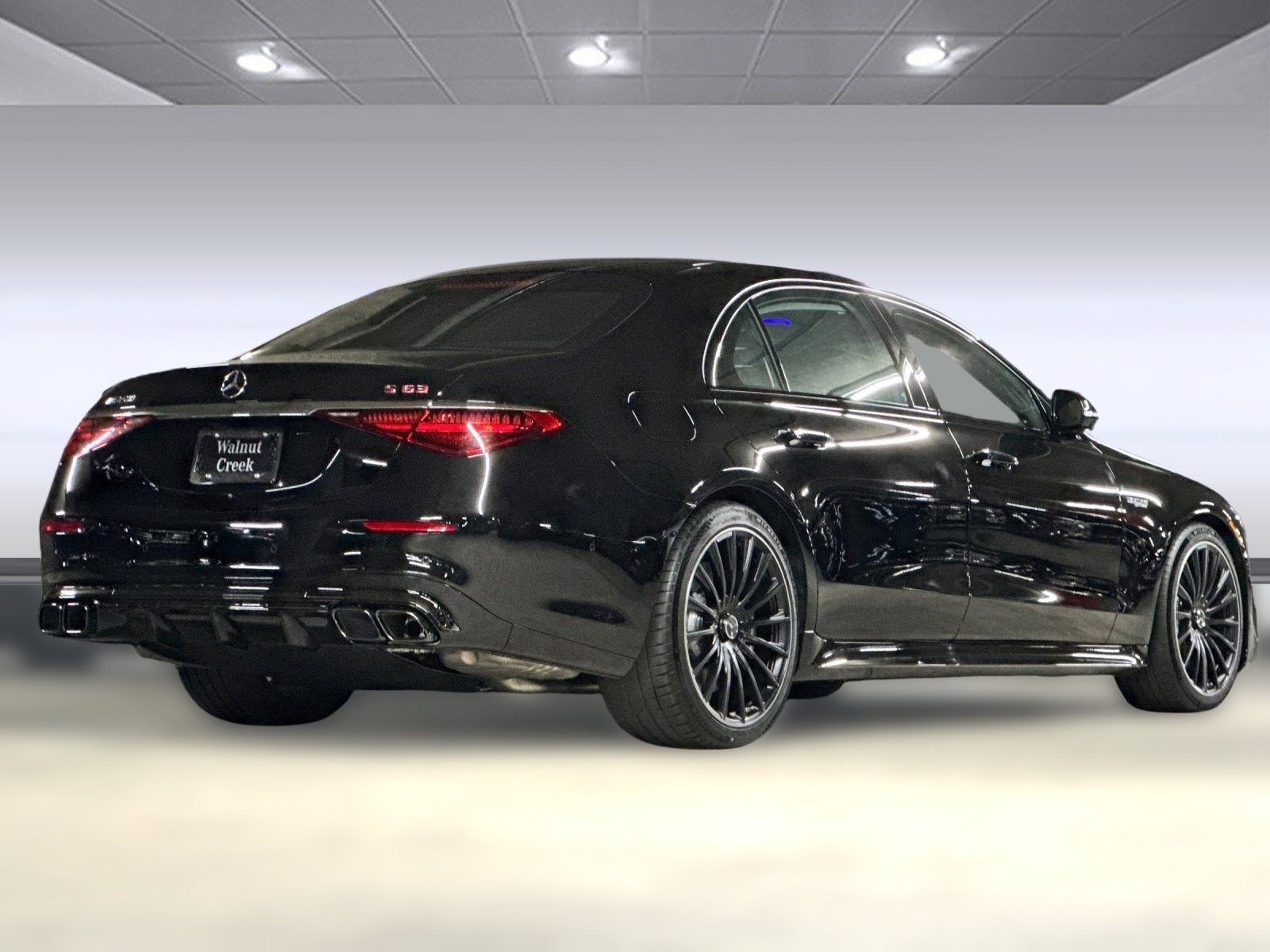 2025 Mercedes Benz S AMG 63 photo 3