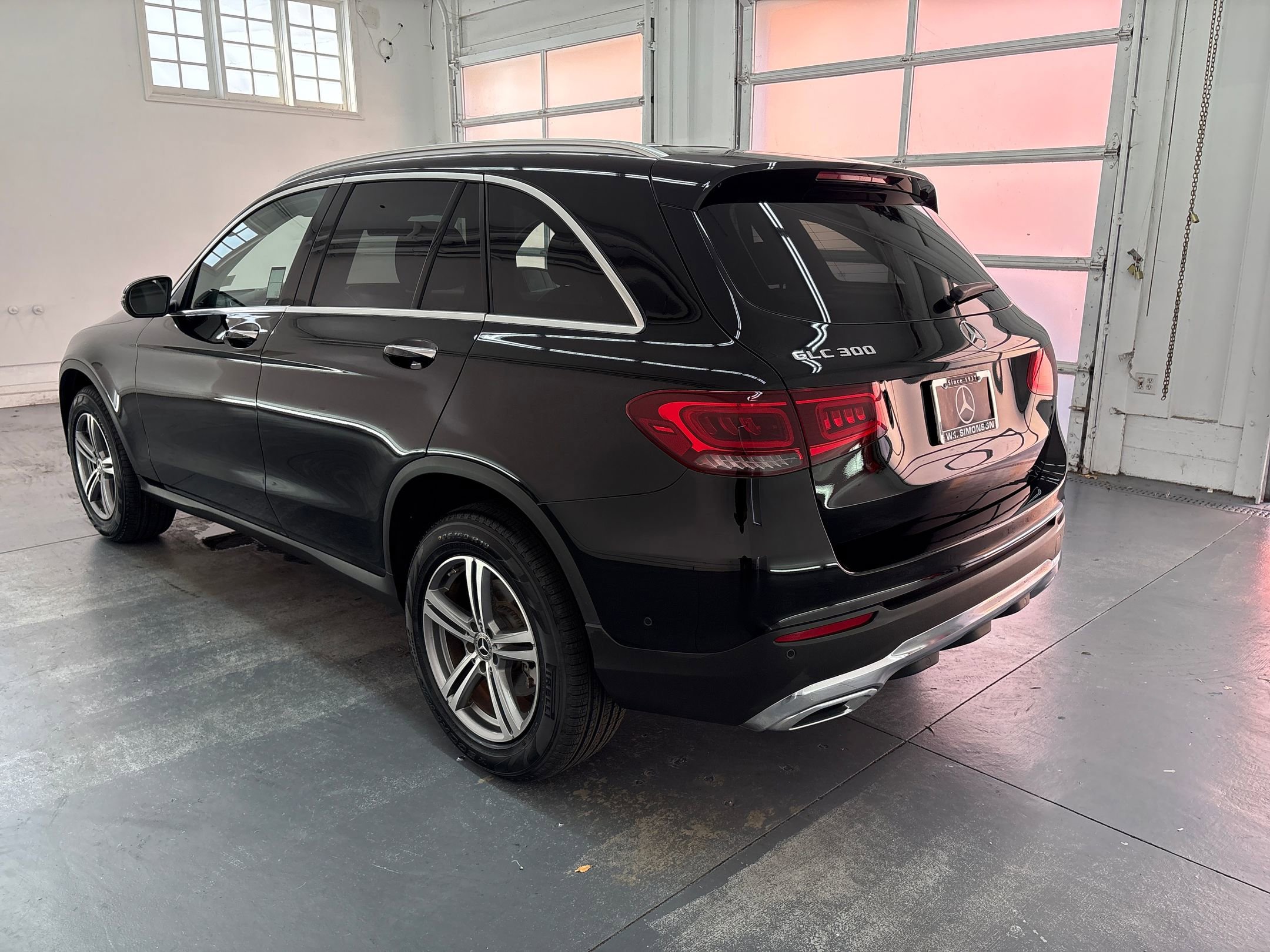 2022 Mercedes Benz GLC 300 photo 3