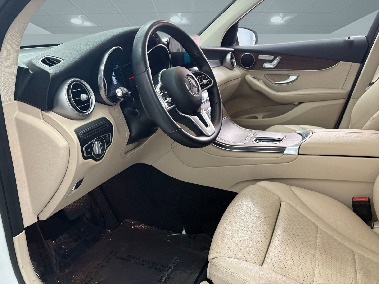 2022 Mercedes Benz GLC 300 photo 4