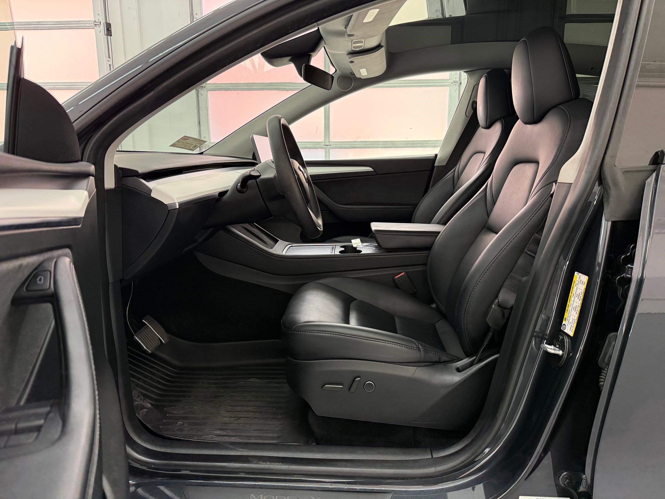 2024 Tesla Model Y RWD *Ltd Avail* photo 4