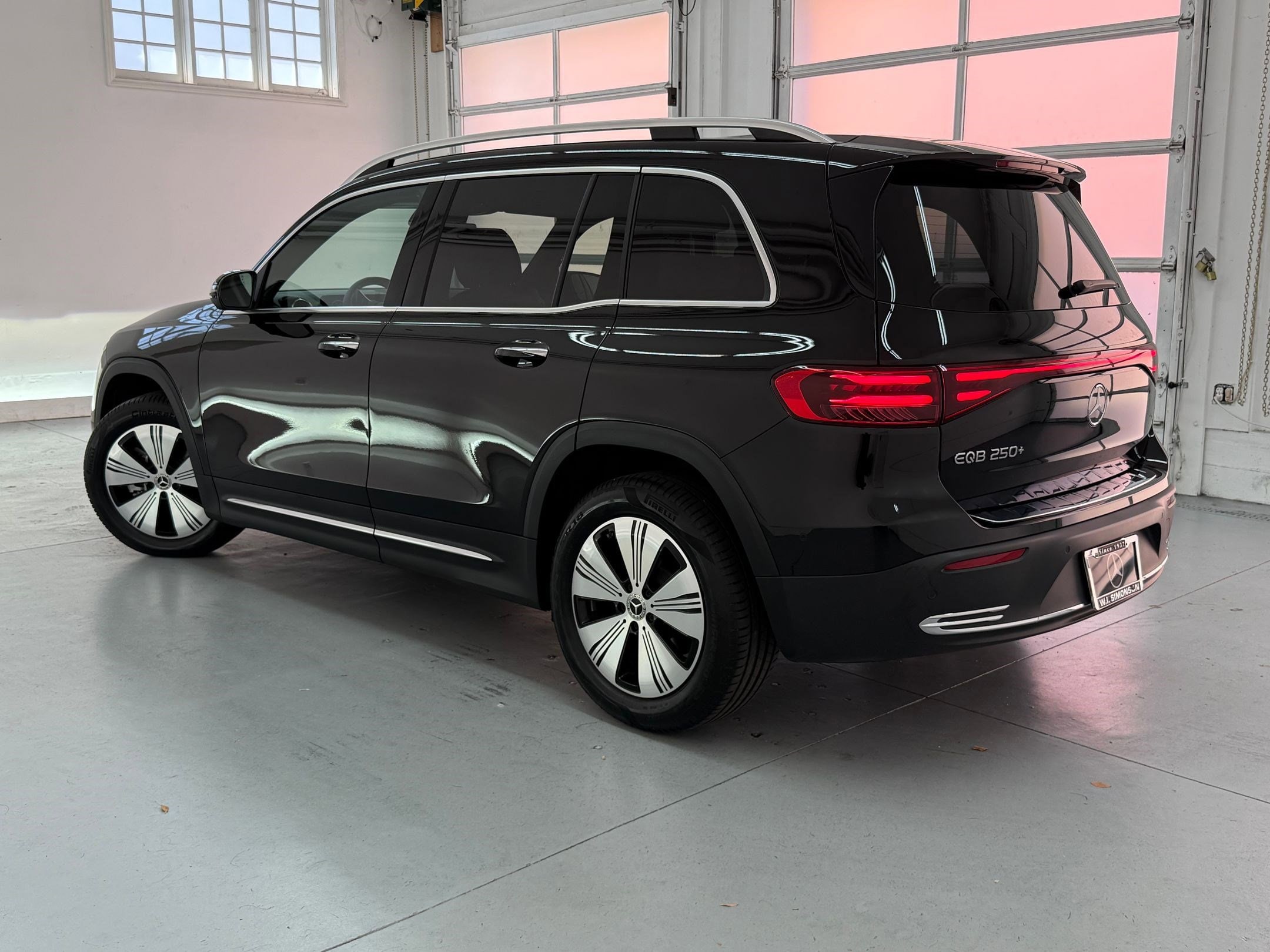 2025 Mercedes-Benz EQB 250+ EQB 250+ photo 2