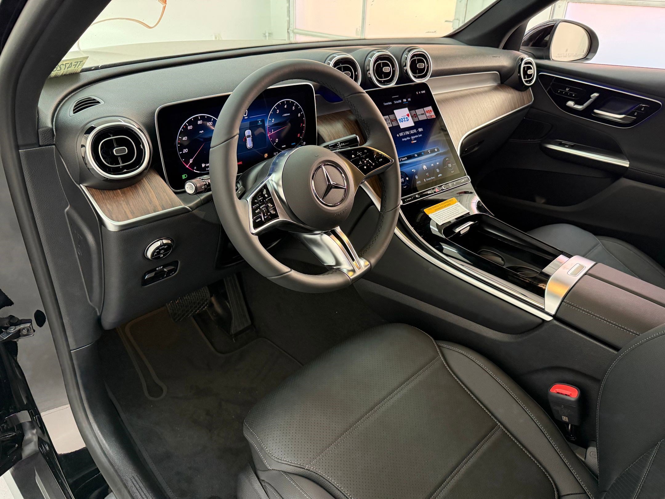 2026 Mercedes Benz GLC 300 photo 2