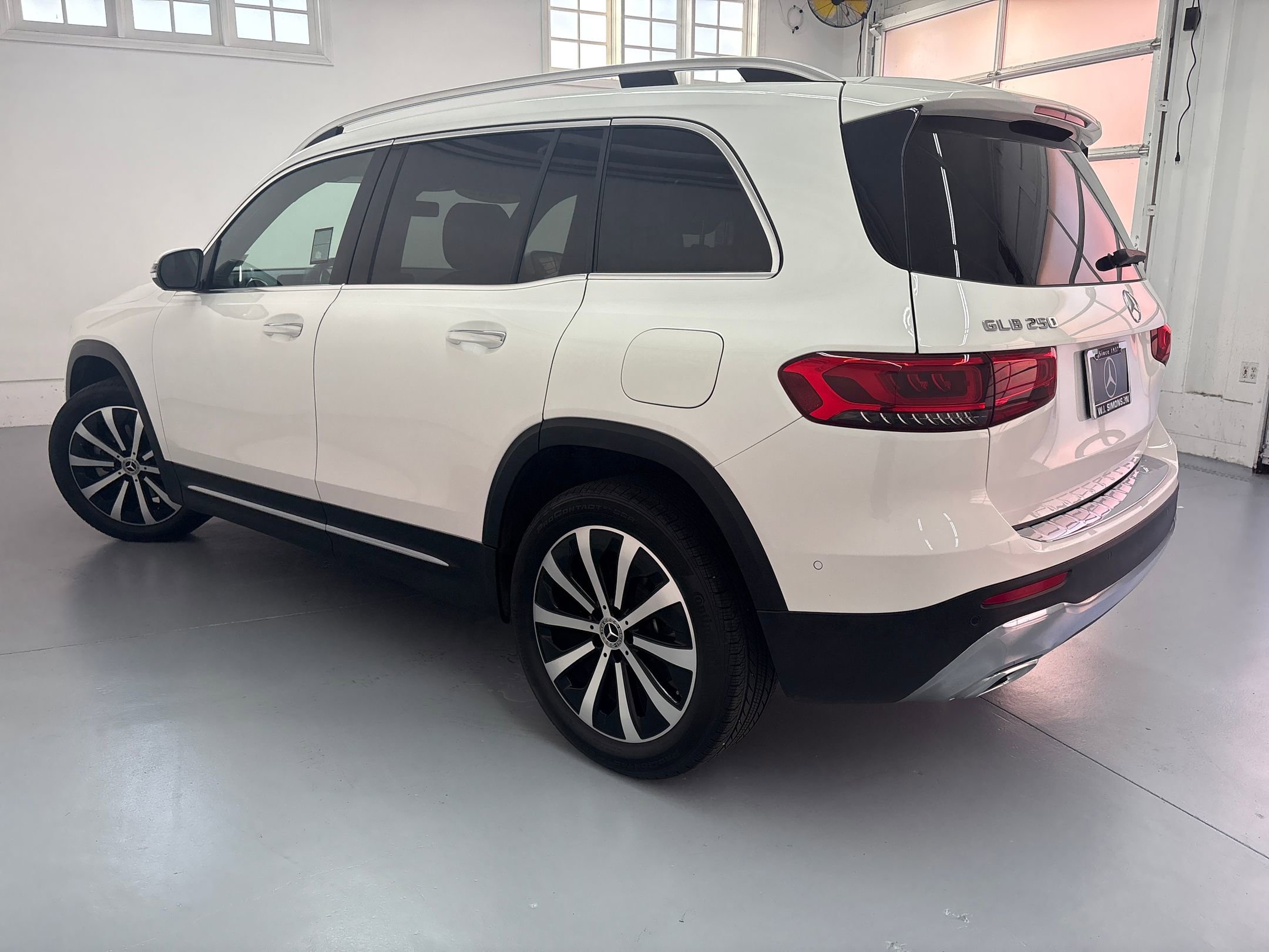 2022 Mercedes Benz GLB 250 photo 2