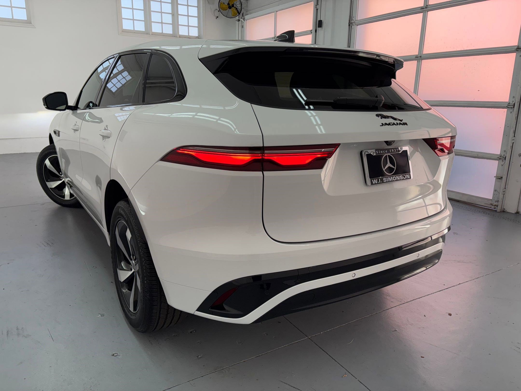 2024 Jaguar F-PACE P250 R-Dynamic S photo 3