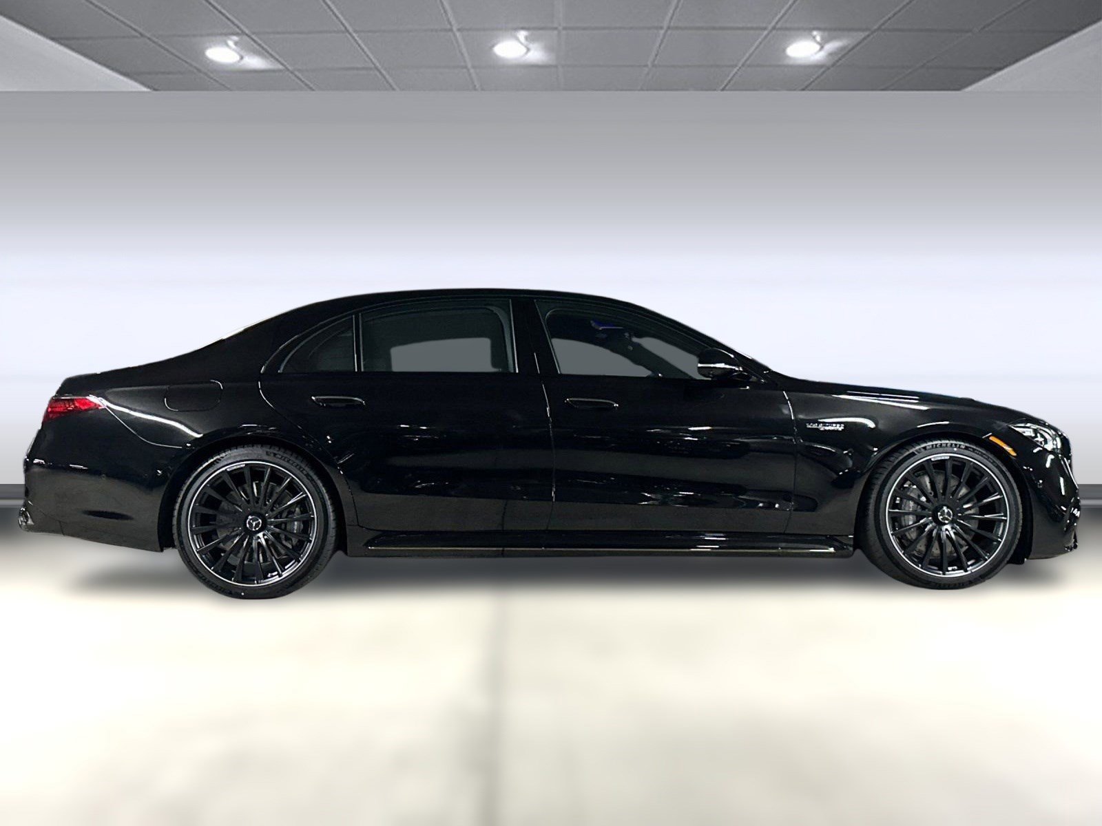 2025 Mercedes Benz S AMG 63 photo 2