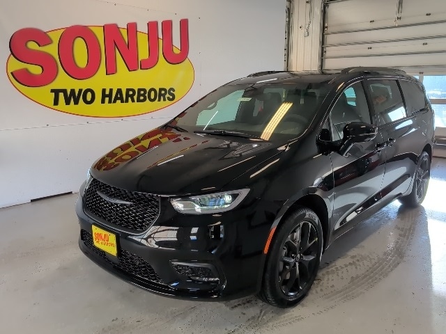 2026 Chrysler Pacifica Select's photo