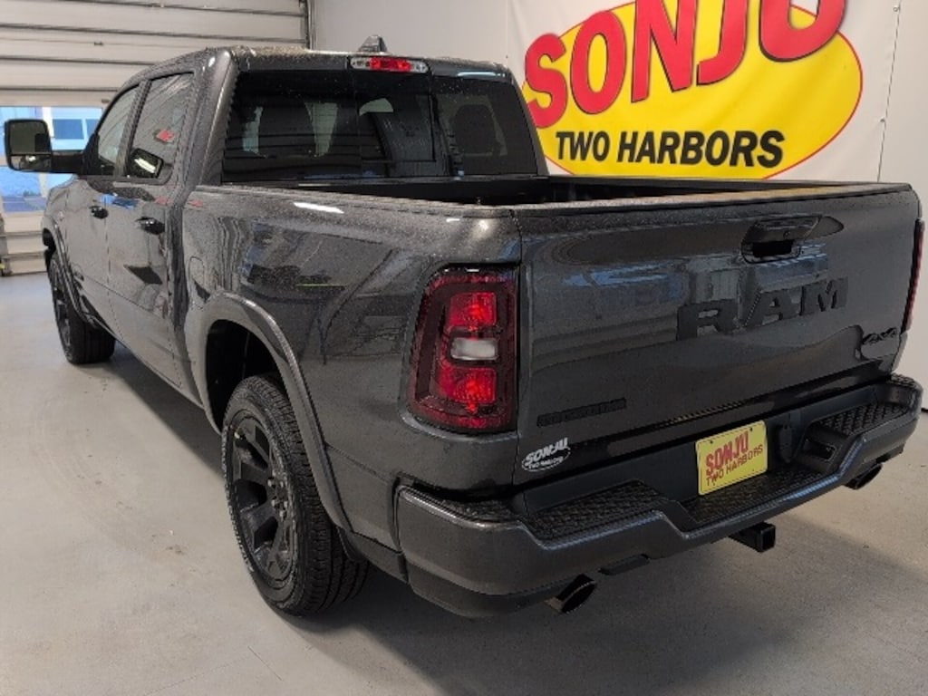 New 2026 Ram 1500 BIG HORN CREW CAB 4X4 5'7 BOX Pickup