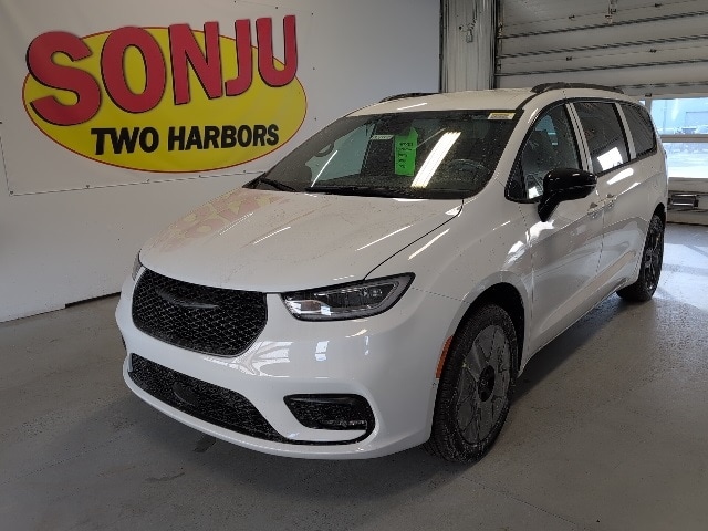 2026 Chrysler Pacifica Select's photo