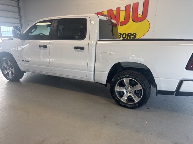2025 Ram 1500 Tradesman photo 2