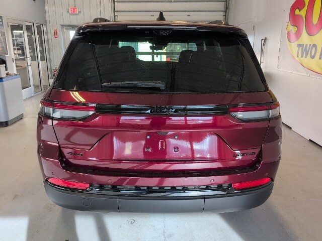 2025 Jeep Grand Cherokee Limited photo 2