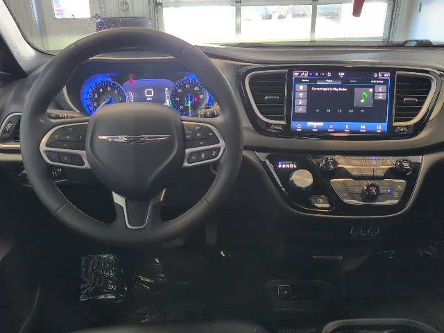 2025 Chrysler Pacifica Select - Photo 17