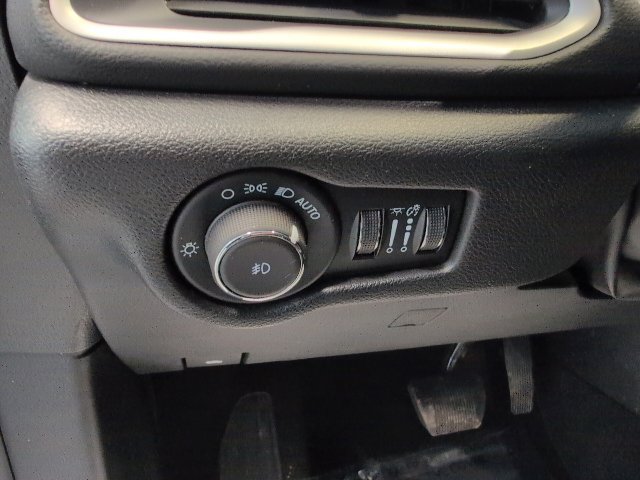 2025 Chrysler Pacifica Select - Photo 16
