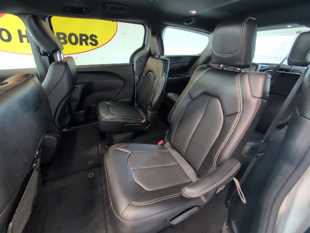 2025 Chrysler Pacifica Select - Photo 31