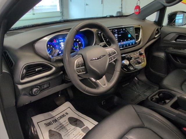 2025 Chrysler Pacifica Select - Photo 10