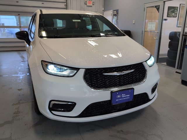 2025 Chrysler Pacifica Select - Photo 44