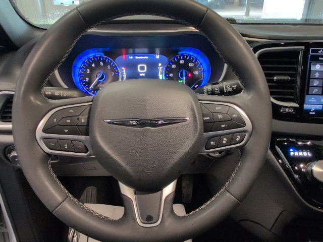 2025 Chrysler Pacifica Select - Photo 18
