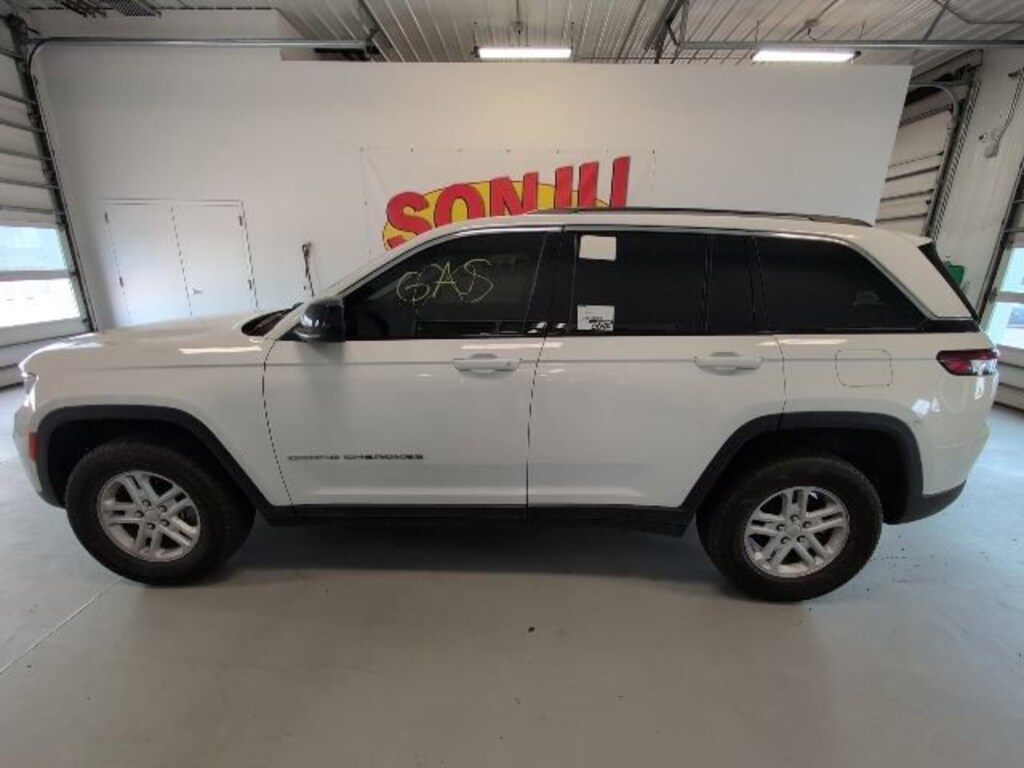 Used 2023 Jeep Grand Cherokee Laredo SUV