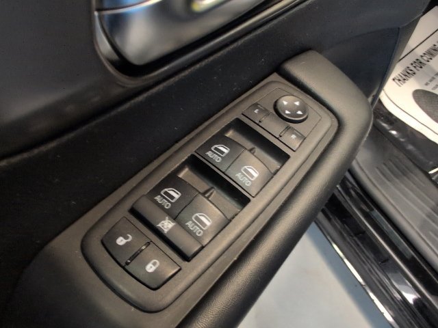2025 Chrysler Pacifica Select - Photo 14