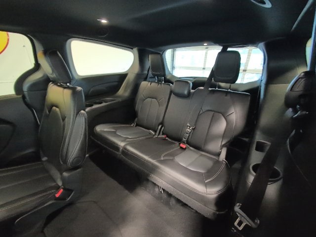 2025 Chrysler Pacifica Select - Photo 36