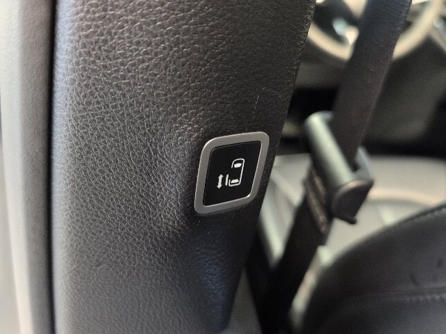 2025 Chrysler Pacifica Select - Photo 33