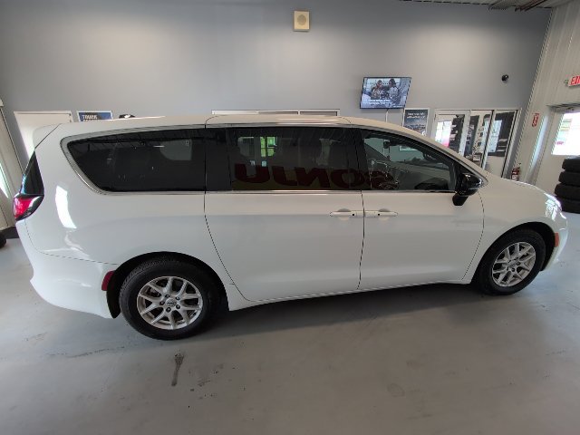 2025 Chrysler Pacifica Select - Photo 6