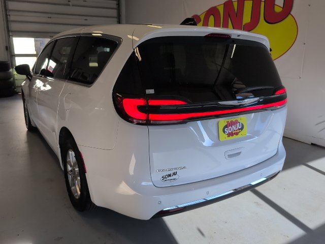 2025 Chrysler Pacifica Select - Photo 43
